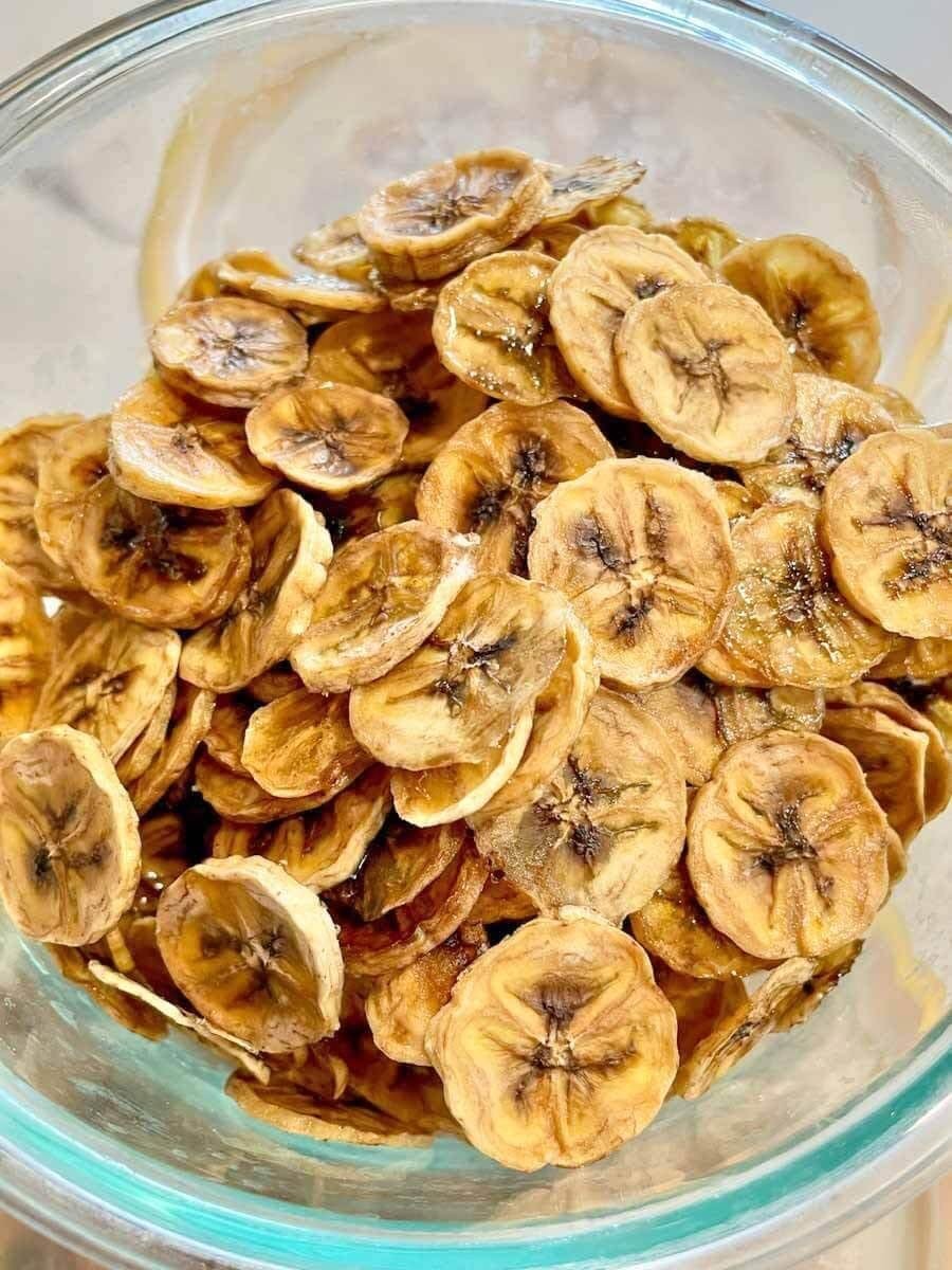Solar dehydrated banana slices